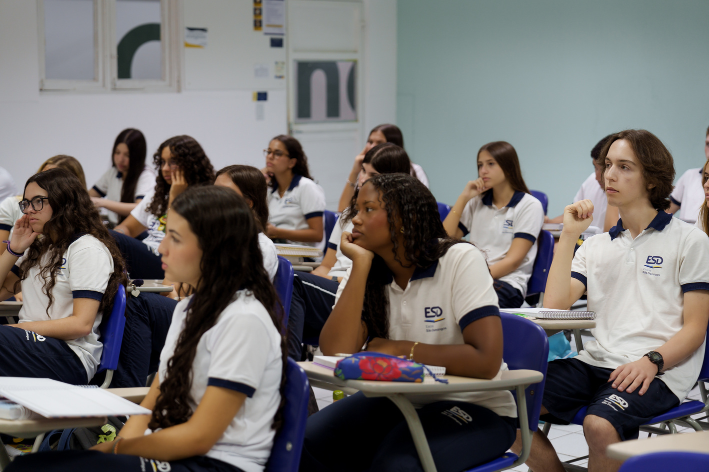 Estudantes do Ensino Médio em atividade na Escola São Domingos