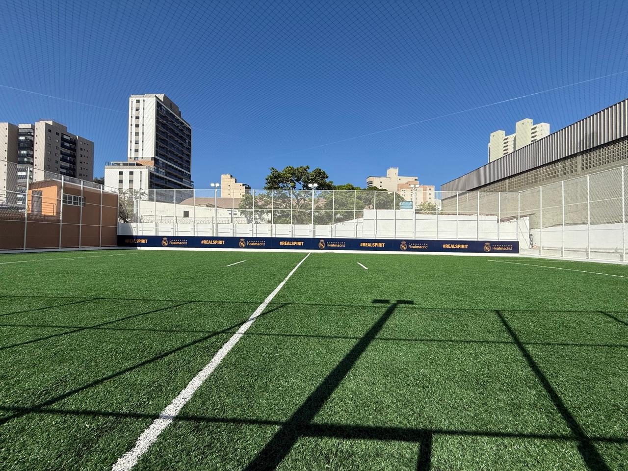 Campo society da Escola de Futebol São Domingos