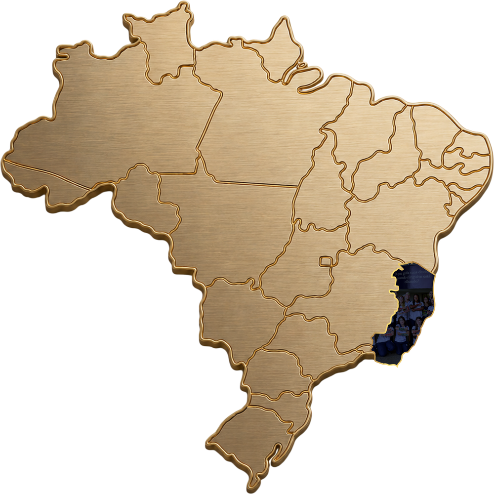 Mapa do Brasil em dourado destacando o Espírito Santo, onde a ESD é 1º lugar no Enem 2025