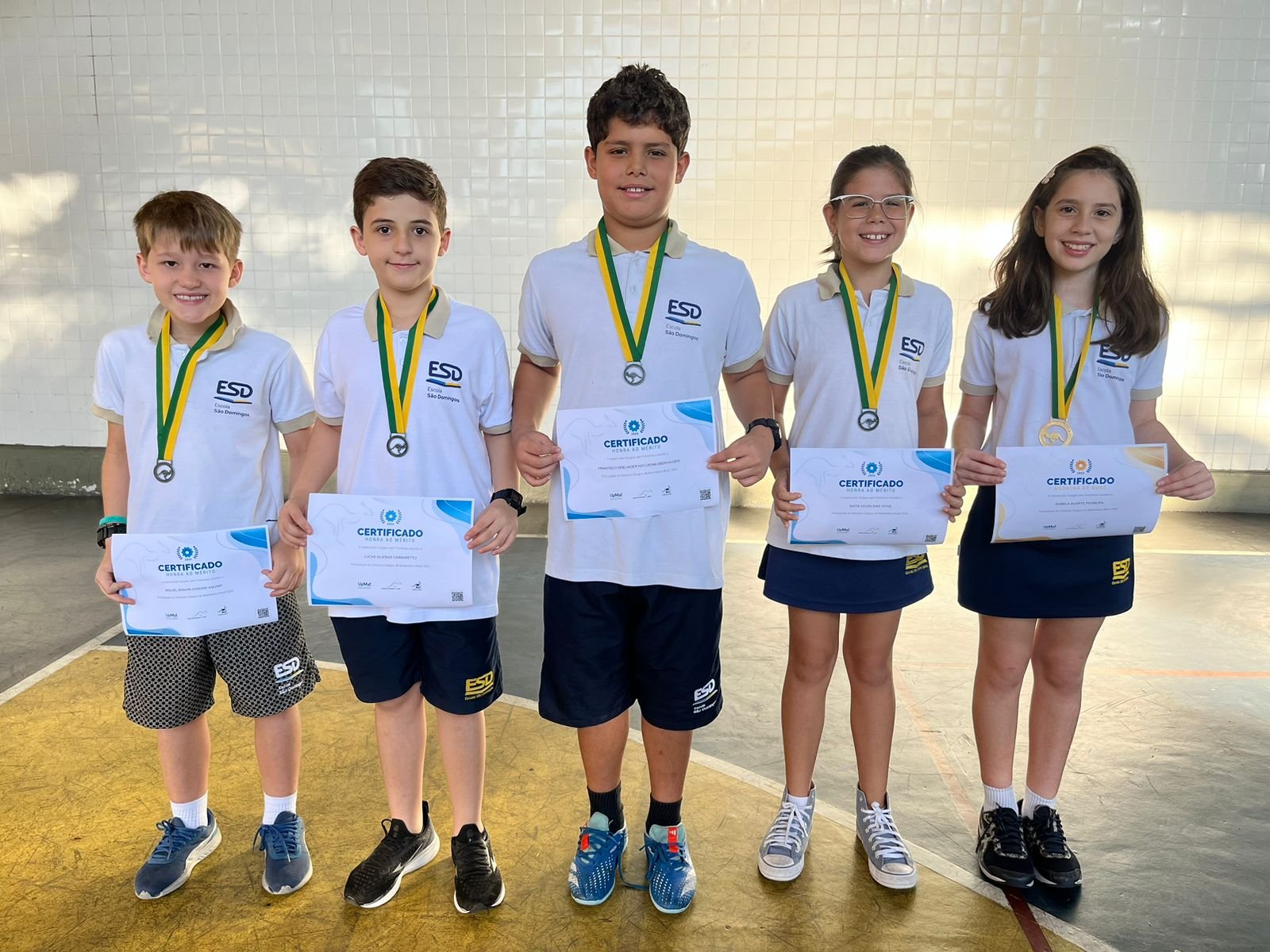 Alunos da ESD em premiação de olimpíadas científicas